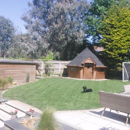 Beach House, With Bbq Lodge And Hot Tub! Bournemouth Exteriér fotografie