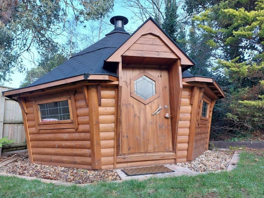 Beach House, With Bbq Lodge And Hot Tub! Bournemouth Exteriér fotografie