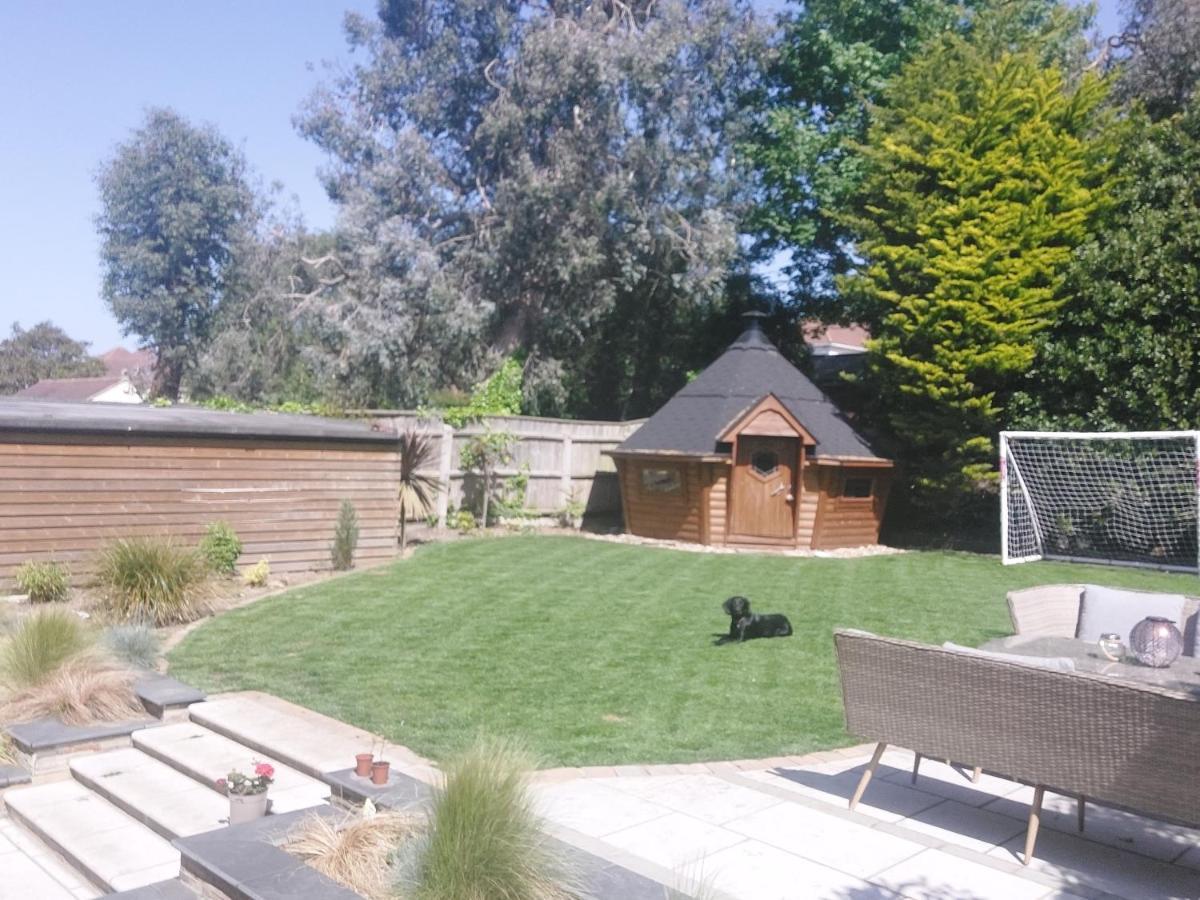 Beach House, With Bbq Lodge And Hot Tub! Bournemouth Exteriér fotografie